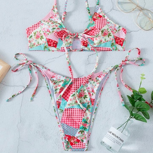 Bikini - Picture 1 of 1